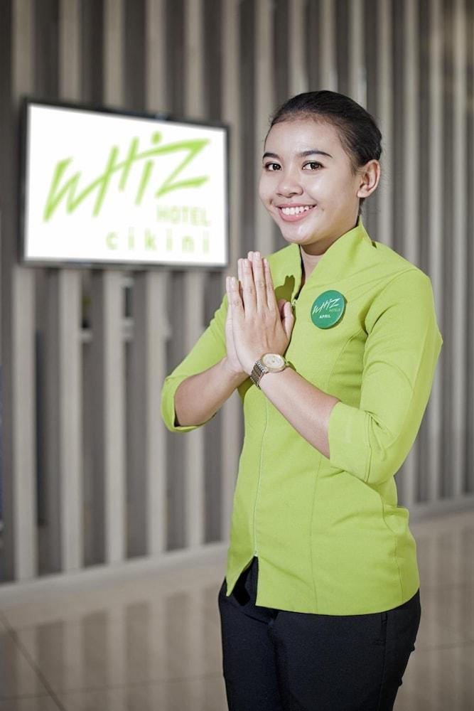 Whiz Hotel Cikini Giacarta Esterno foto
