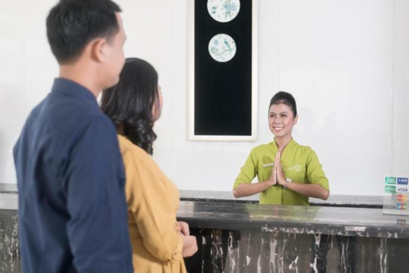 Whiz Hotel Cikini Giacarta Esterno foto