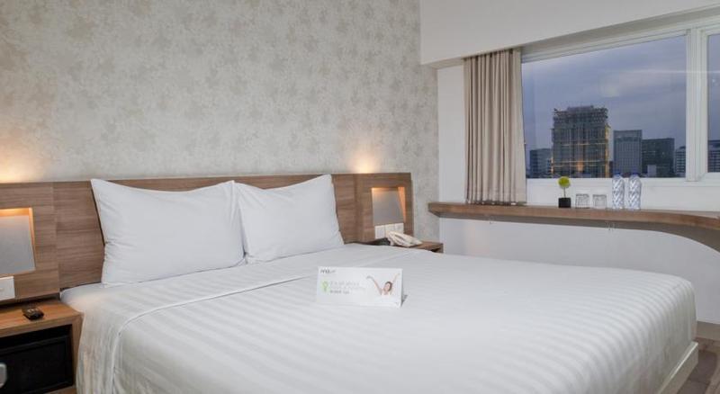 Whiz Hotel Cikini Giacarta Esterno foto