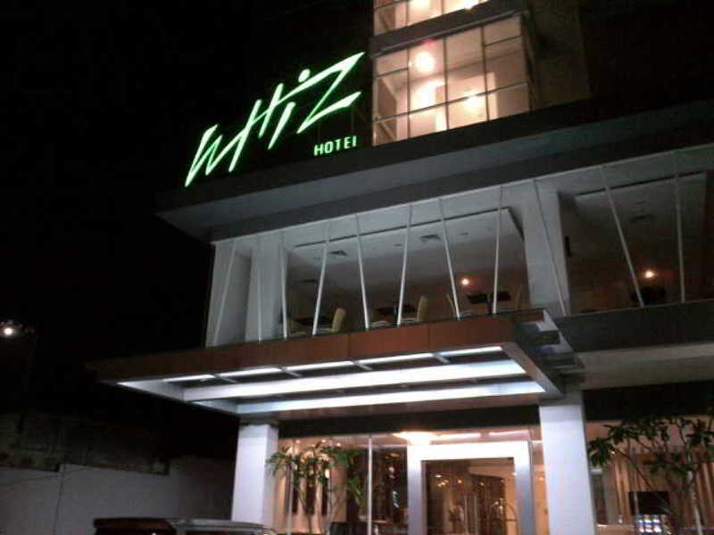 Whiz Hotel Cikini Giacarta Esterno foto