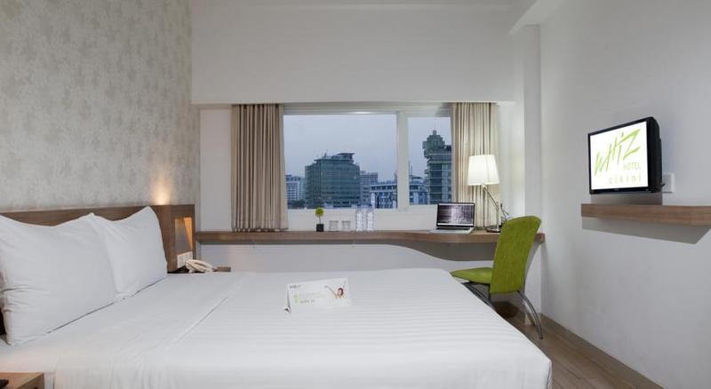 Whiz Hotel Cikini Giacarta Esterno foto