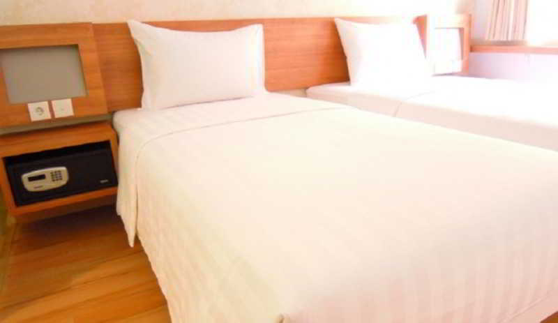 Whiz Hotel Cikini Giacarta Esterno foto