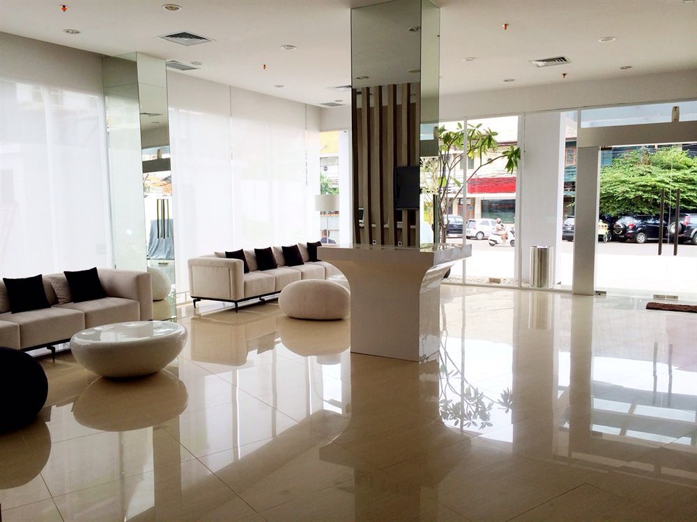 Whiz Hotel Cikini Giacarta Esterno foto