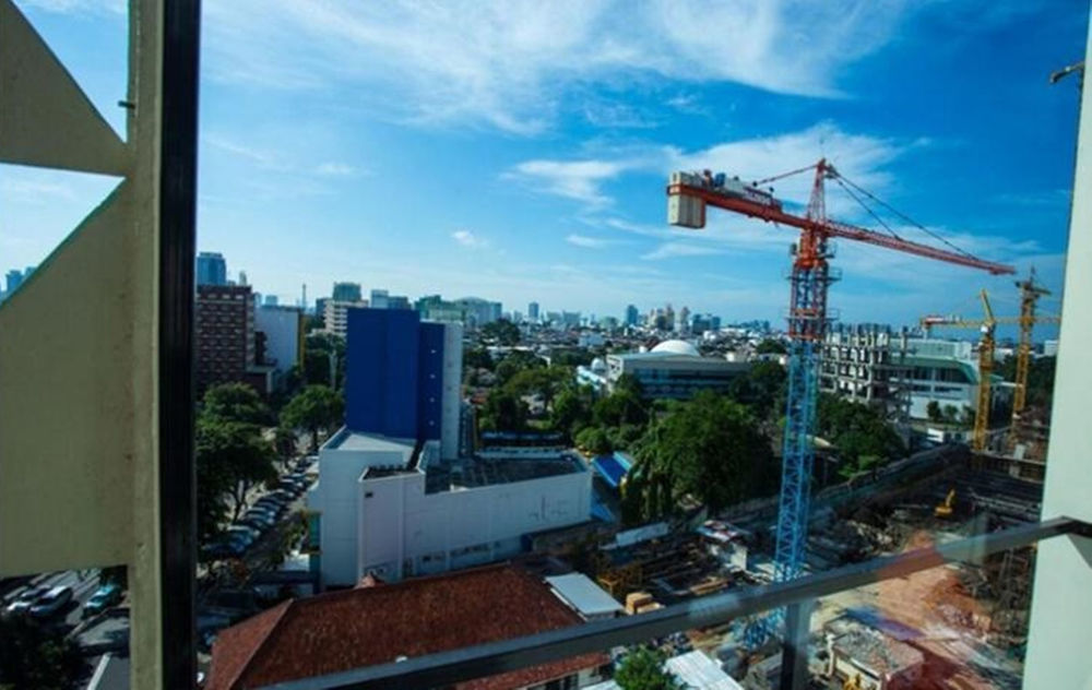 Whiz Hotel Cikini Giacarta Esterno foto