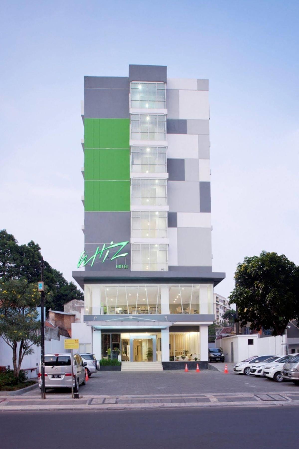 Whiz Hotel Cikini Giacarta Esterno foto